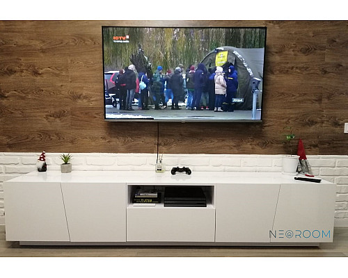 Ліза Тумба під ТВ