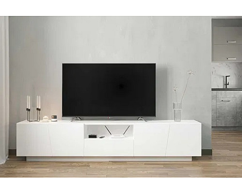 Ліза Тумба під ТВ