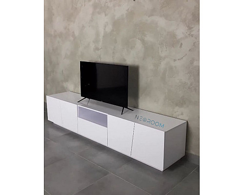 Ліза Тумба під ТВ