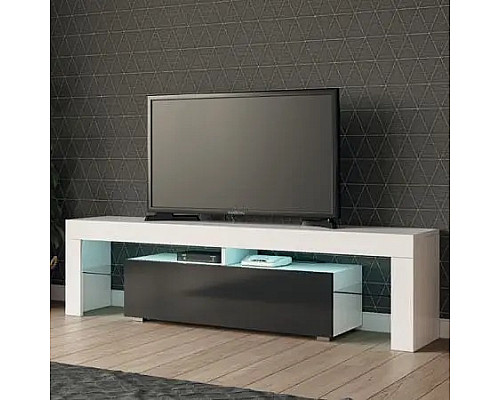 Моніка Тумба під ТВ