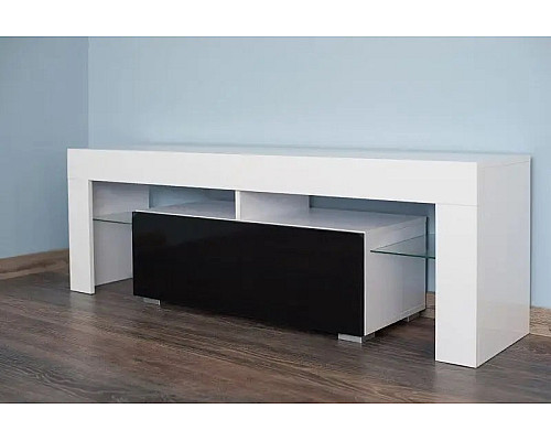 Моніка Тумба під ТВ