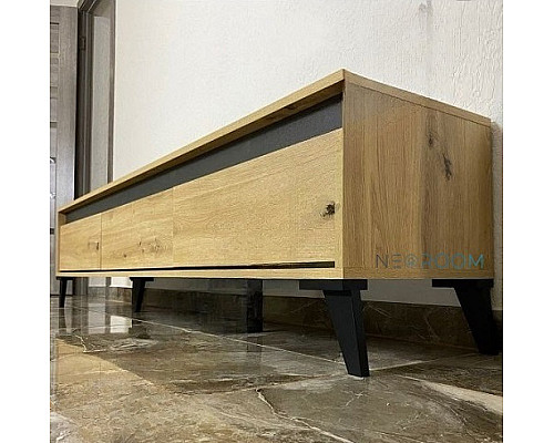 Одрі Тумба під ТВ