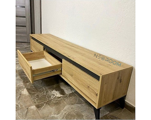 Одрі Тумба під ТВ