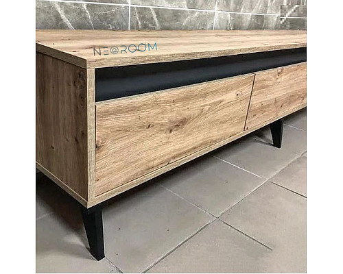 Одрі Тумба під ТВ