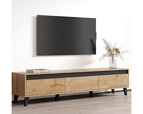 Одрі Тумба під ТВ