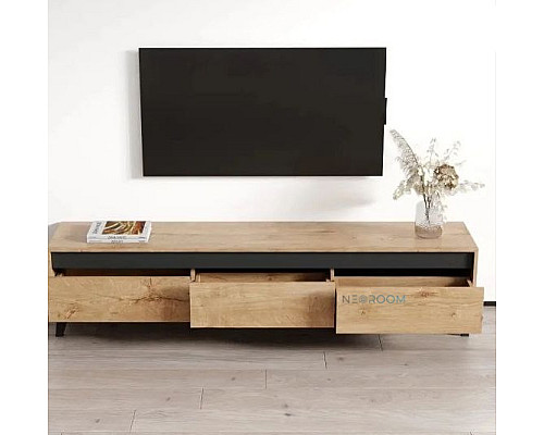 Одрі Тумба під ТВ